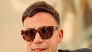 محمد إمام ينعى وفاة عمته ويحث جمهوره على الدعاء لها